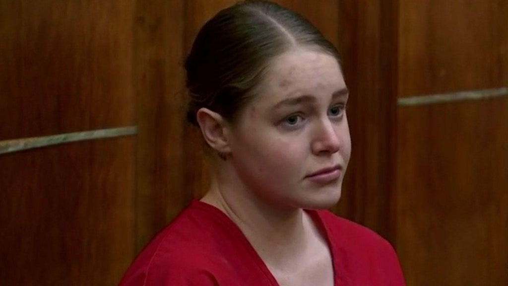 OnlyFans model Courtney Clenney accused of stabbing her boyfriend to death in 2022 reaches plea deal — CBS Miami, Coral Gables Real Estate news