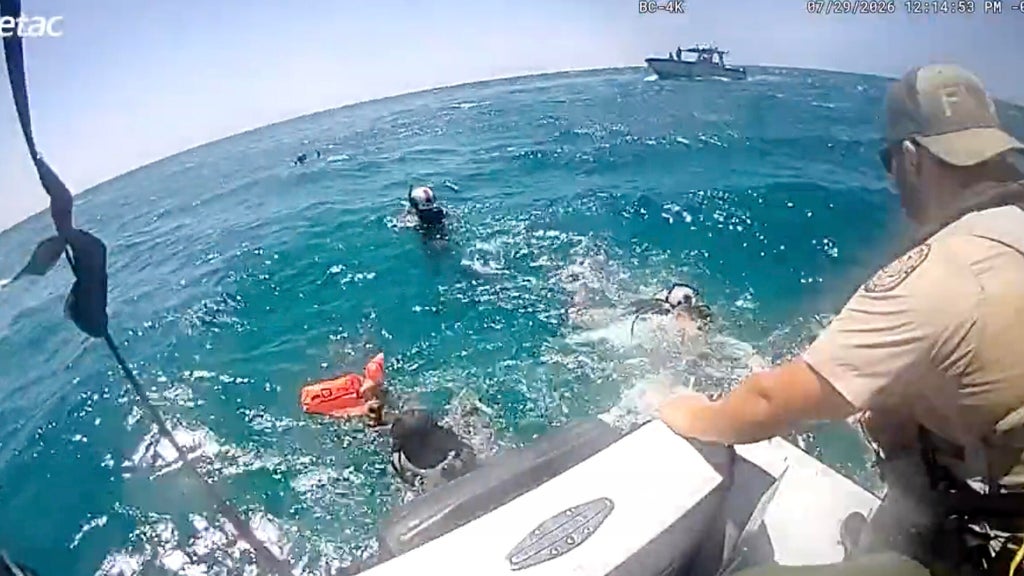 Video shows rescue of missing divers in Florida Keys after getting separated from boat — CBS Miami, Coral Gables Government news