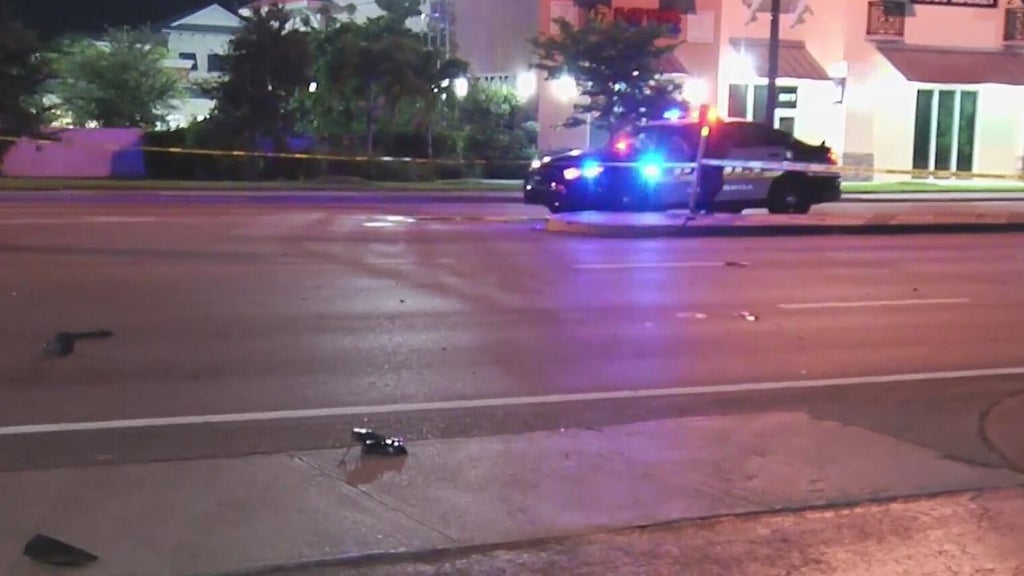 Lauderhill police search for driver after hit-and-run injures man — CBS Miami, Coral Gables Community news