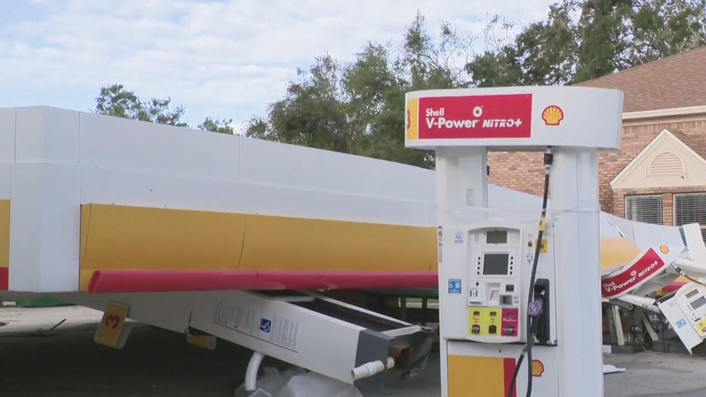 Hurricane Isaias damages homes and businesses along Florida Gulf Coast — CBS Miami, Coral Gables Business news