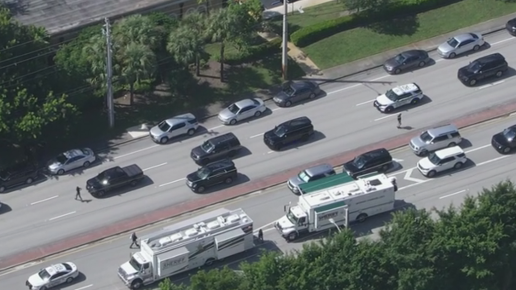 Man killed by Palm Beach authorities after chase tied to pizza delivery robbery, sheriff says — CBS Miami, Coral Gables Schools news