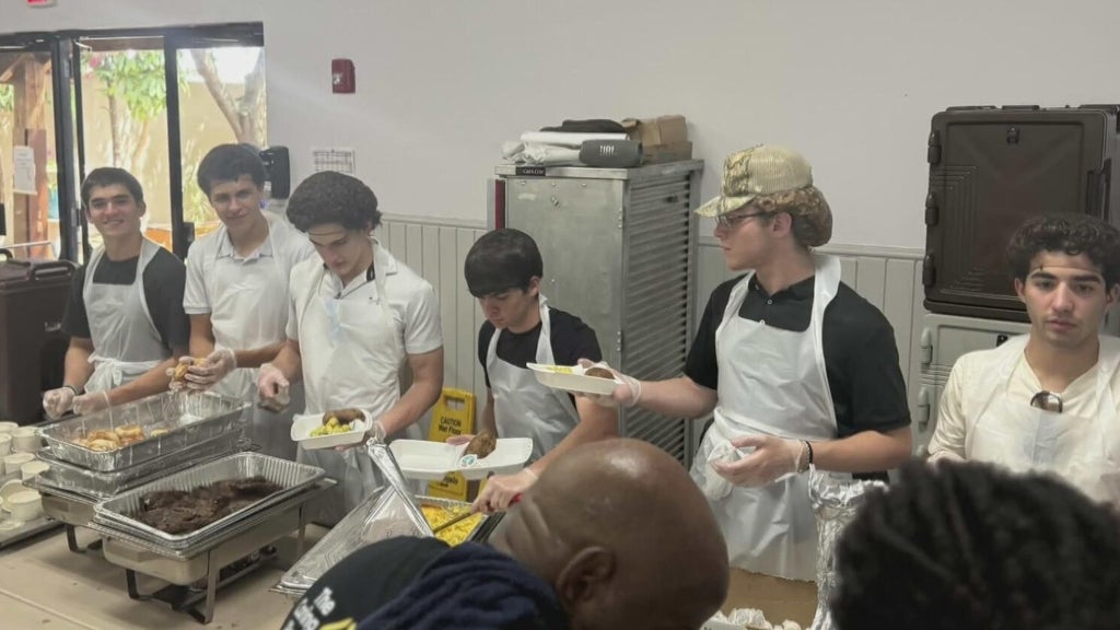 Nonprofit created by South Florida high school students goes far beyond helping those in need — CBS Miami, Coral Gables Schools news