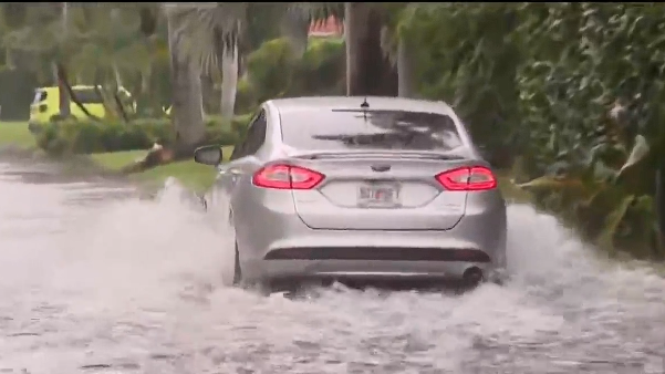 Heavy rain leaves flooded streets, hazardous driving conditions in Broward County — CBS Miami, Coral Gables Community news