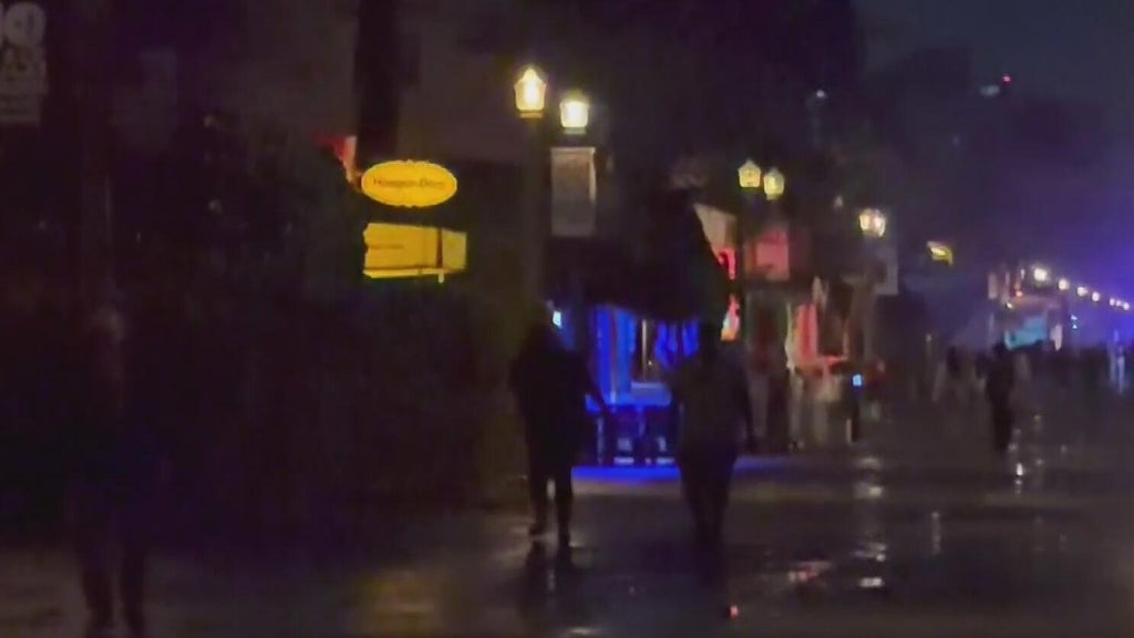 King tides, heavy wind, and coastal flooding impacts South Florida on a soggy Sunday — CBS Miami, Coral Gables Community news