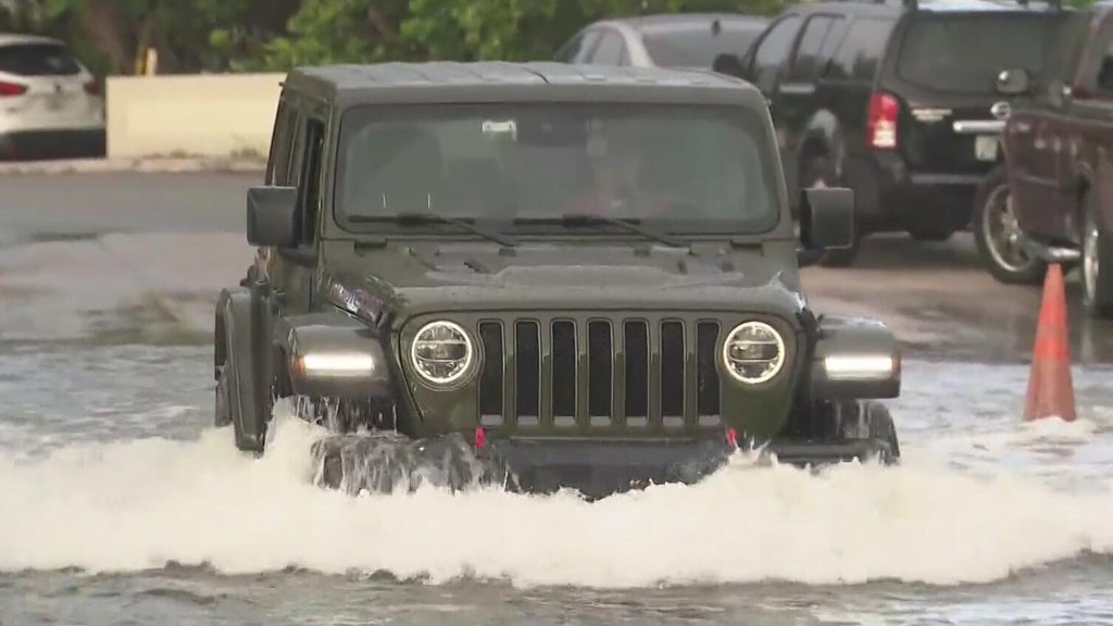 King tides send water flowing over Fort Lauderdale streets, into backyards — Coral Gables Community news