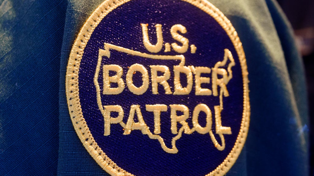 Border Patrol agents spotted at Florida early voting site were trying to cast ballots, election official says — CBS Miami, Coral Gables Sports news