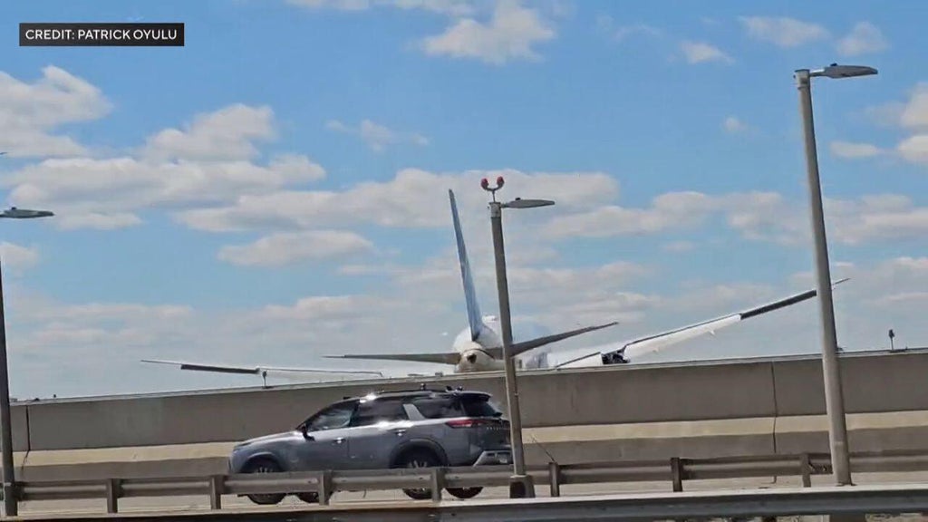 Video shows United flight strike truck on New Jersey Turnpike before landing at Newark Liberty Airport — CBS Miami, Coral Gables Technology news