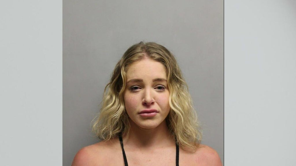 OnlyFans model Courtney Clenney reaches plea deal, her attorneys confirm — CBS Miami, Coral Gables Community news