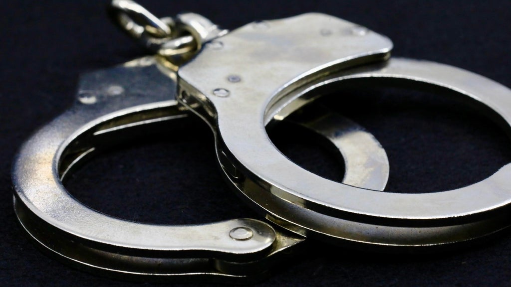 Miami-Dade father arrested, accused of starving and locking up his two children, deputies say — CBS Miami, Coral Gables Real Estate news