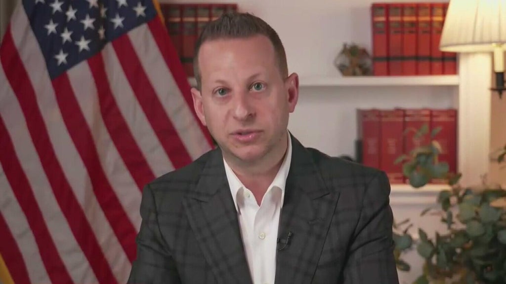 Congressman Jared Moskowitz said a man was arrested in Boca Raton for threatening his life — CBS Miami, Coral Gables Community news