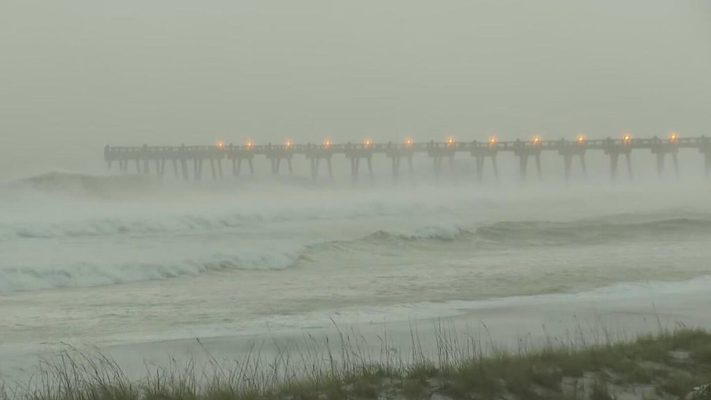 Florida's panhandle braces for Hurricane Isaias as it prepares to make landfall — CBS Miami, Coral Gables Community news