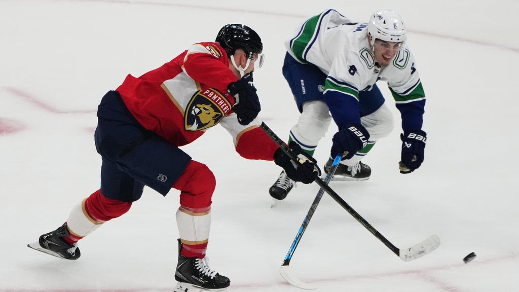 Brady Tkachuk's overtime goal completes second straight natural hat trick in Panthers' 3-2 win — CBS Miami, Coral Gables Sports news