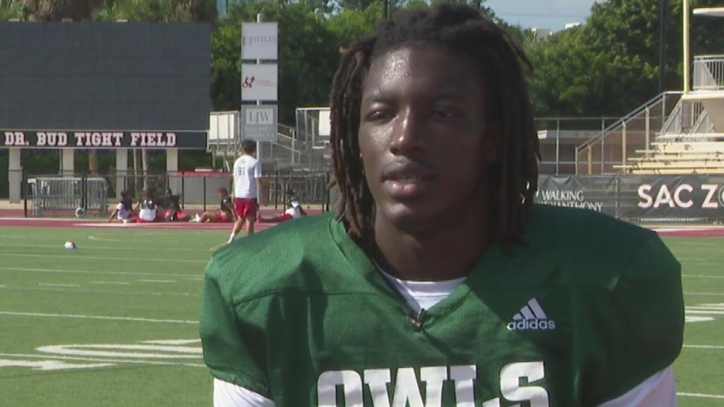 Cardinal Gibbons tight end, DeMarcus DeRoche, is now a Nat Moore nominee — CBS Miami, Coral Gables Sports news
