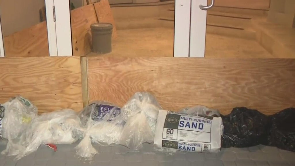 South Florida king tides have businesses preparing for more flooding Monday — CBS Miami, Coral Gables Business news