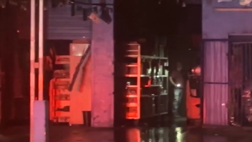 Fire breaks out at Miami food warehouse; health inspector called due to produce stored inside — WSVN 7 Miami-Dade