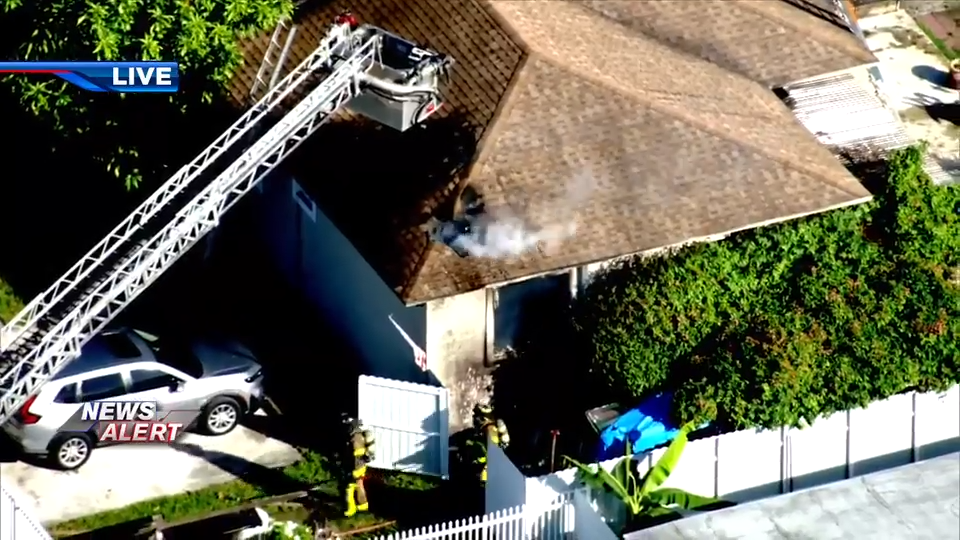 Fire crews battle 2-alarm house fire in NW Miami-Dade — WSVN 7 Miami-Dade