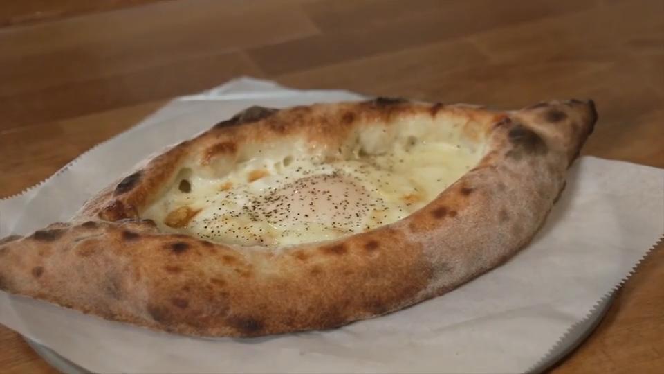 Bella Roma Italian Restaurant in Broward introduces a unique boat-shaped pizza — Coral Gables Dining news